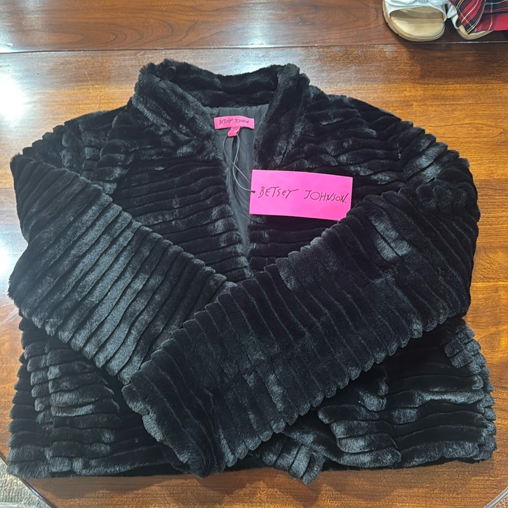 Betsy Johnson new with tags cropped faux fur “chubby” style jacket size XL